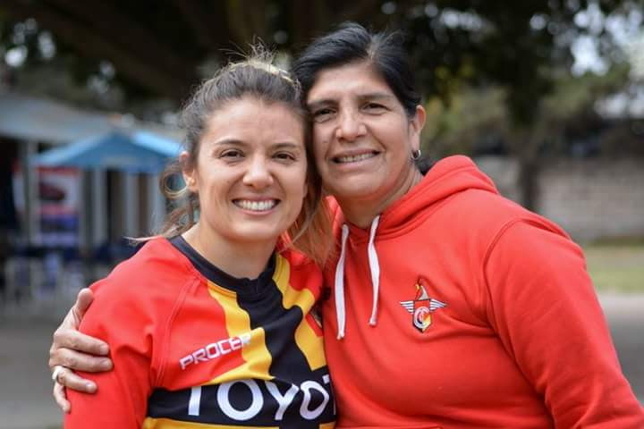 Rita Cazorla junto a Mirta Cabrera, principal impulsora del rugby femenino en Tucumán.