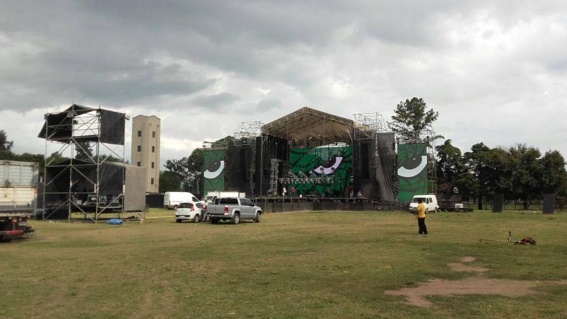 Viejas Locas no tocó y los fanáticos prendieron fuego el escenario