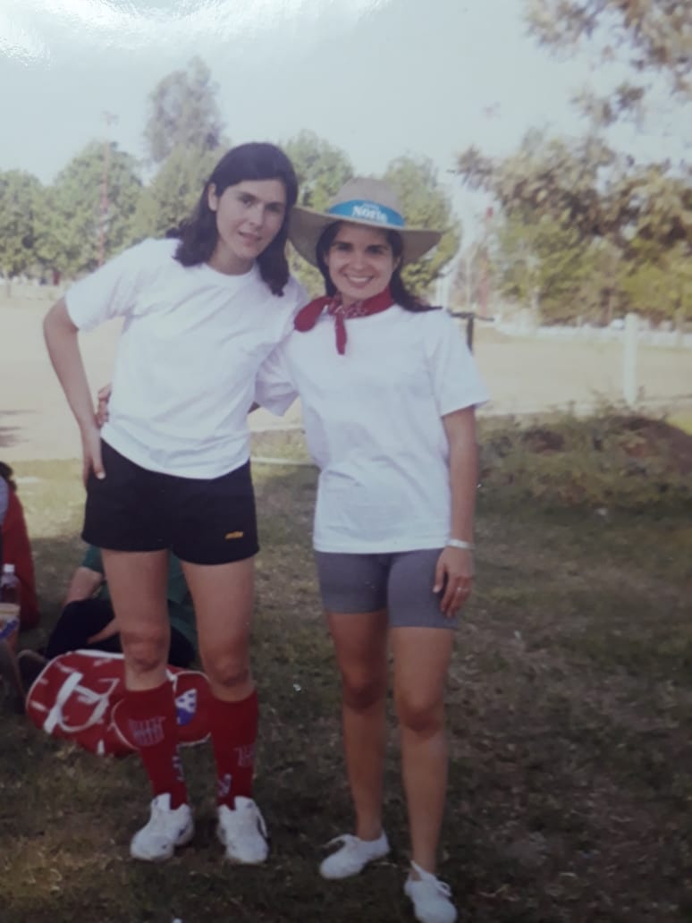 Nancy Boyanovsky junto a la mayor artillera de San Martín, Ivana Vallejo