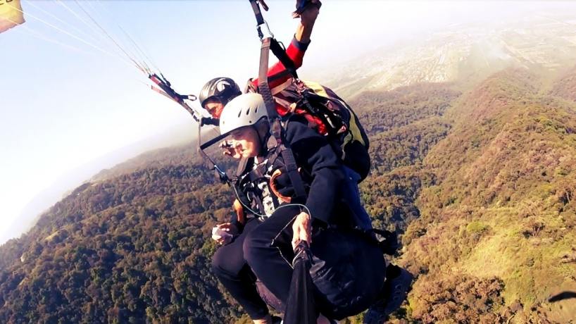 Quisiera tener ojos más grandes para mirar más": festejó sus 94 años en parapente - Tucumán - el tucumano
