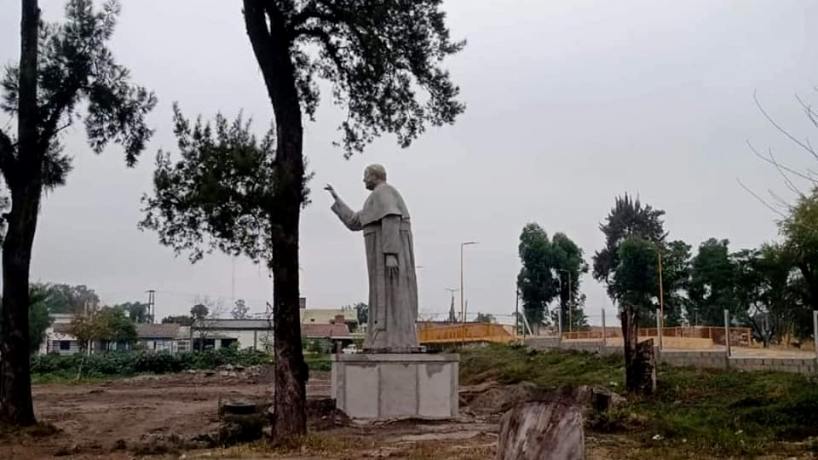 Tucumán ya tiene la estatua del Papa Francisco más grande del mundo -  Tucumán - el tucumano