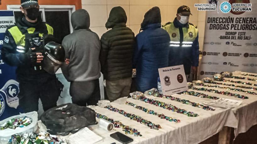 La Policía de Tucumán secuestró más de 4500 dosis de cocaína en Alderetes -  Tucumán - el tucumano