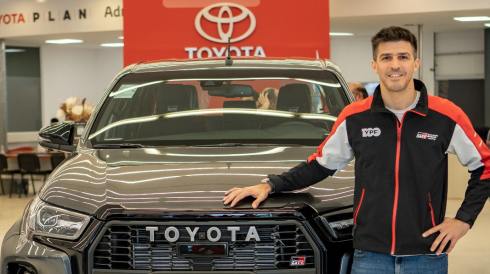 En la previa del TC de Termas, el equipo Toyota GR presentó al piloto Matías Rossi en Tucumán