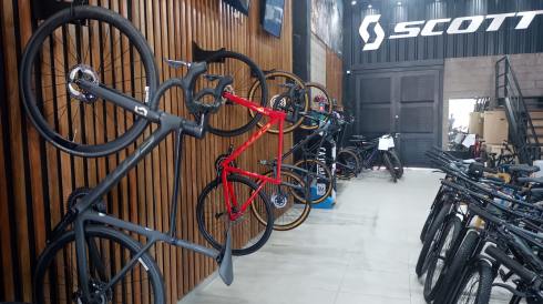 “Inicios y competencias”: Yuhmak Bikes y una gran variedad de bicicletas y accesorios en Yerba Buena