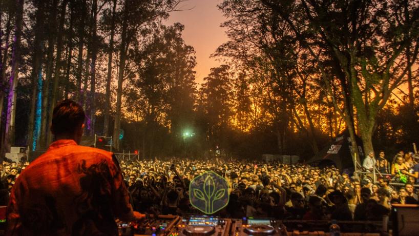 La música electrónica y los bosques de Tafi Viejo se funden en el Proyecto Aborigen Sunset Festival