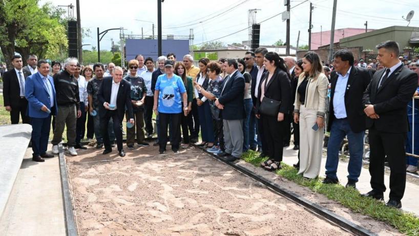 "A la par de la gente": Jaldo inauguró una cancha de tejo, alumbrado, cámaras y más en Banda del Río Salí