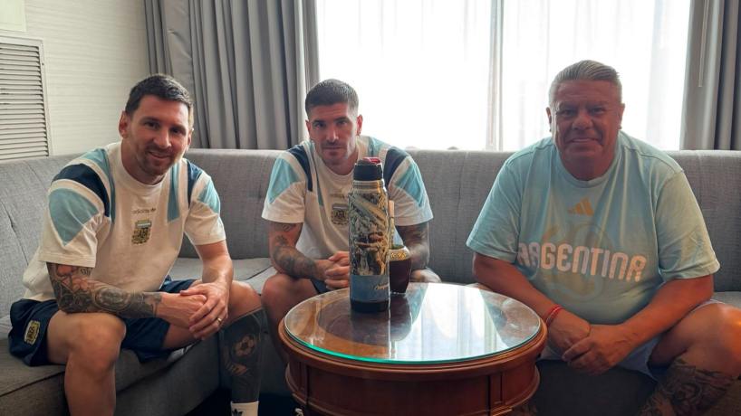 "Estamos juntos": la cábala de Messi, De Paul y Chiqui Tapia antes de Argentina-España