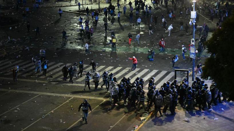 Incidentes, represión y detenidos en el Obelisco tras la derrota de La Scaloneta