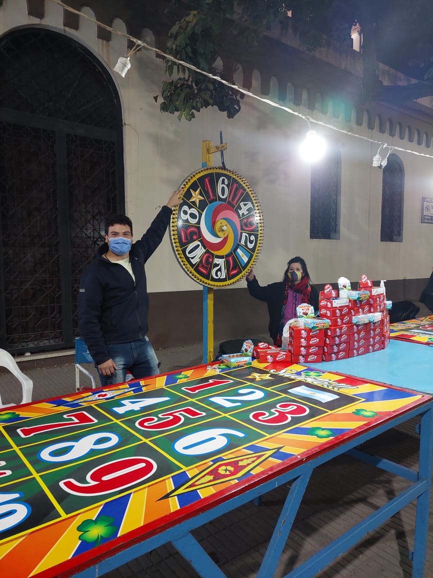 Este jueves volvió la tradicional kermés de la Parroquia de San Roque